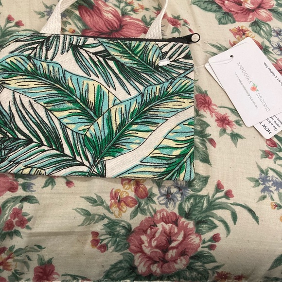 Pouch with a handle, EOFY Sale - Picture 2 of 3